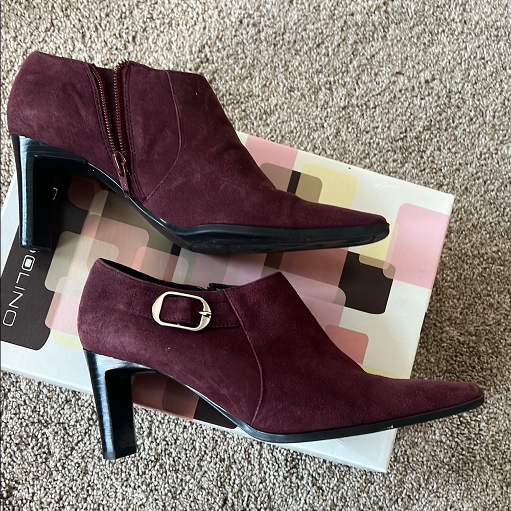 Bandolino Red Heeled Boots Elegant and Stylish